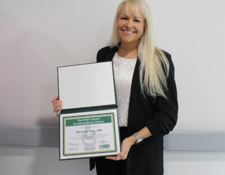 Michelle King with her DAISY Award certificate
